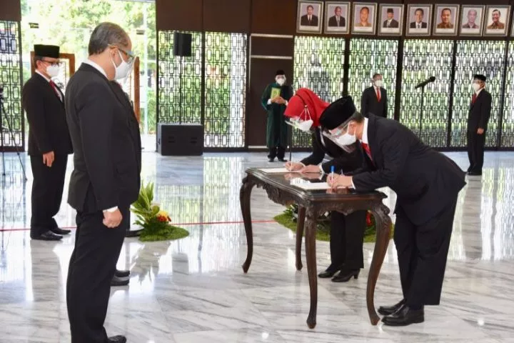 Menteri ESDM Lantik Ketua dan Anggota Komite BPH Migas Periode 2021-2025 - 9